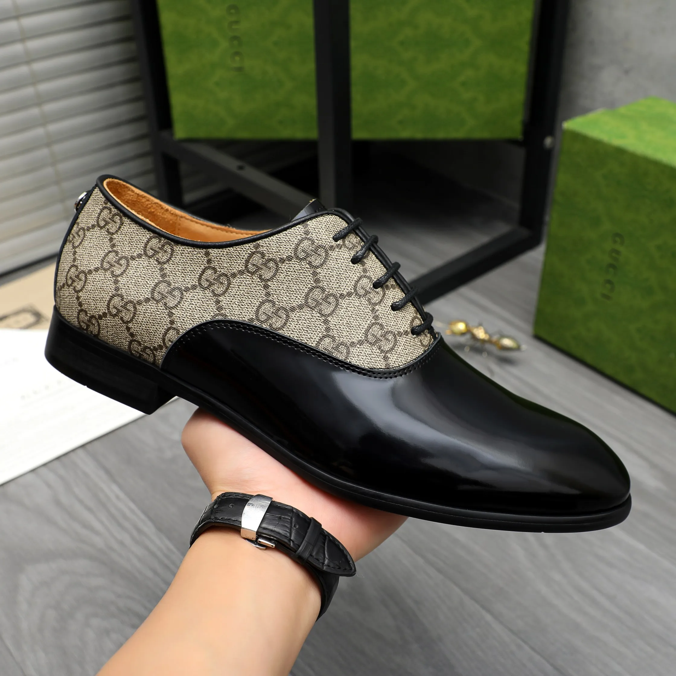 Men's shoes 💰p500 Product trademark: GUCCI "Gucci" business lace-up leather shoes Regular size: 38-46 (38.45.46 is custom-made and non-returnable) Product materials: Selected pearlescent cowhide stitching brand printed upper, cowhide lining, original rubber outsole